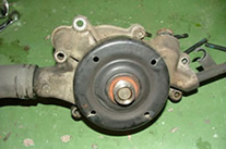 ウォーターポンプ脱着作業